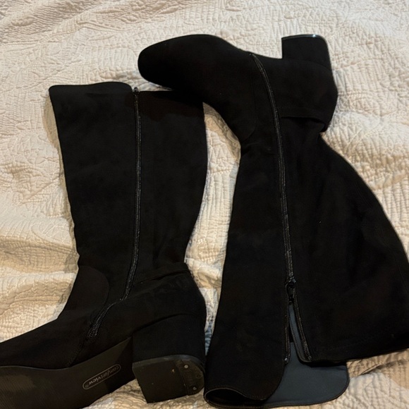 Elegant Black Knee-High Boots Size 11M - Picture 2 of 9